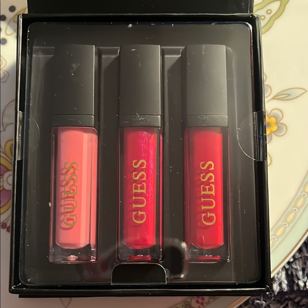 GUESS Red Lip Mini Look Book NIB - Picture 2 of 5